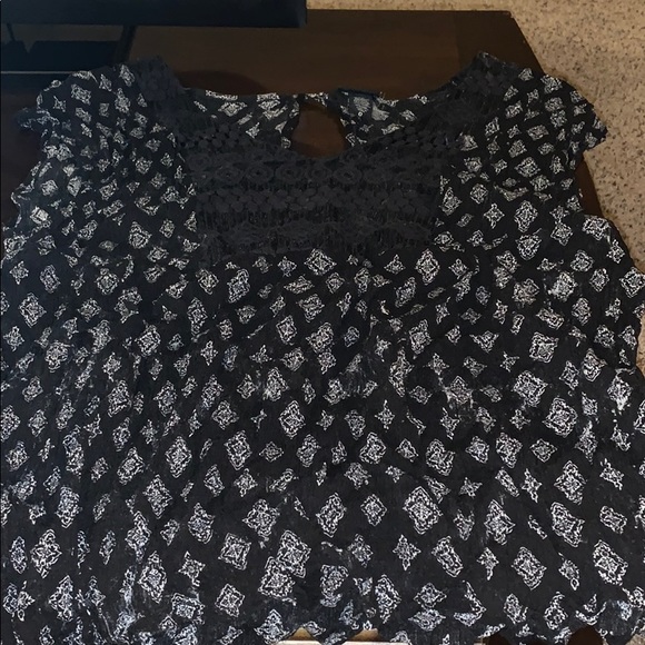 Black top  with diamond design- Torrid - Picture 2 of 5